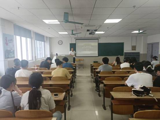 开学安全教育班会1