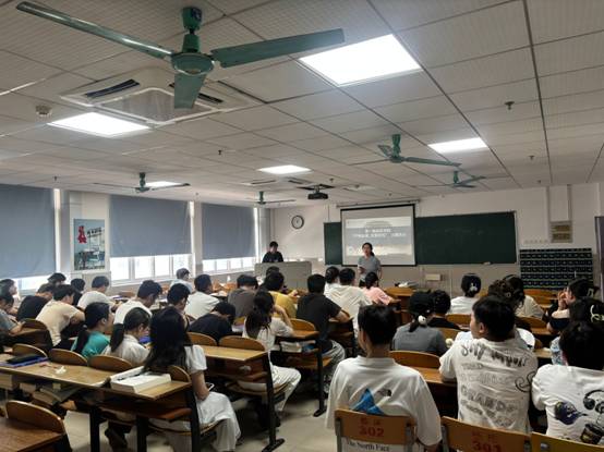 临床42101、42102考风班会.jpg